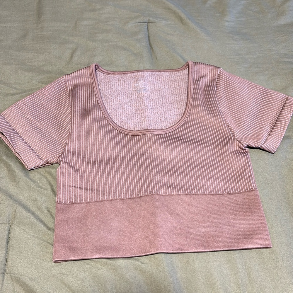 Short sleeve workout top